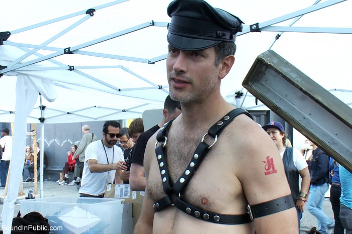 Bound in Public - Noah Brooks fodido em público  - Foto 101