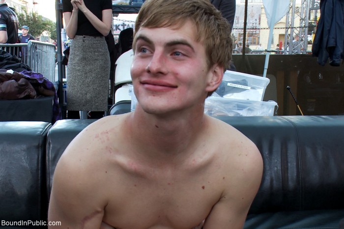 Bound in Public - Noah Brooks fodido em público  - Foto 102