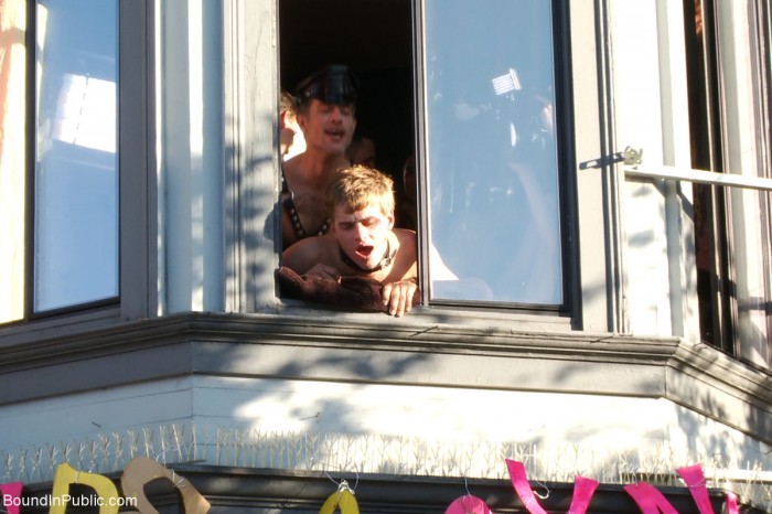 Bound in Public - Noah Brooks fodido em público  - Foto 47