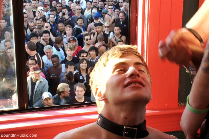 Bound in Public - Noah Brooks fodido em público  - Foto 56