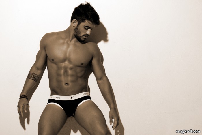 Ex-BBB André Coelho pelado  43