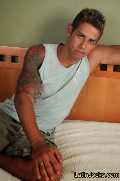 Moreno tatuado, uma delícia de macho - Foto 1