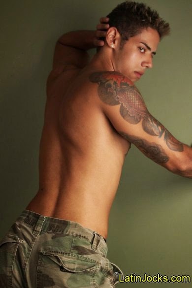 Moreno tatuado, uma delícia de macho - Foto 3