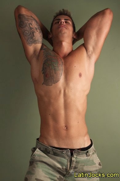 Moreno tatuado, uma delícia de macho - Foto 4