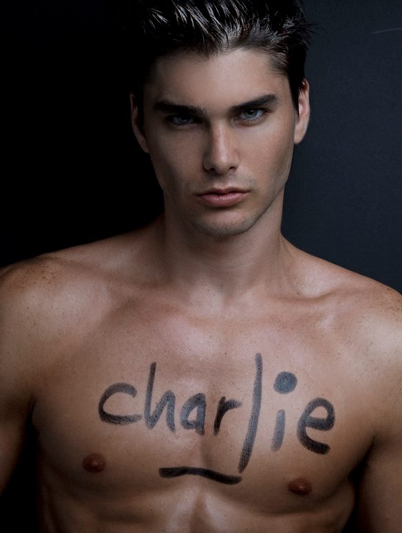 Modelo sexy Charlie Matthews - Foto 4