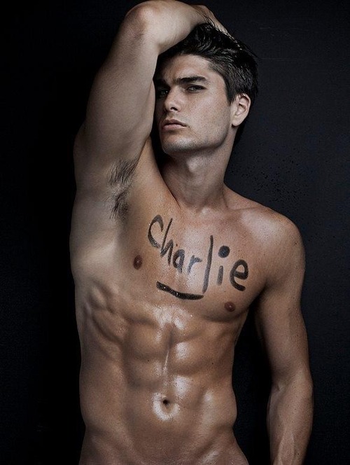 Modelo sexy Charlie Matthews - Foto 5