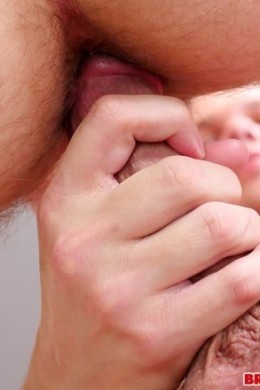 Comendo o moleque safado