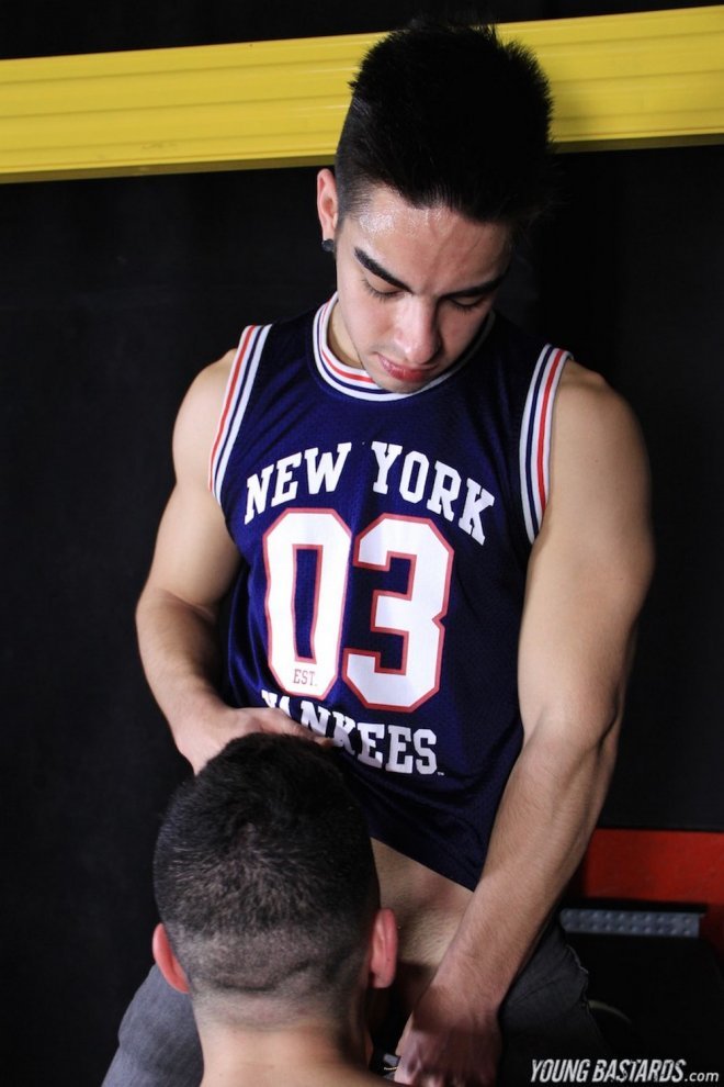 Saradinho dando uns tapas e comendo o cu do amigo - Foto 10