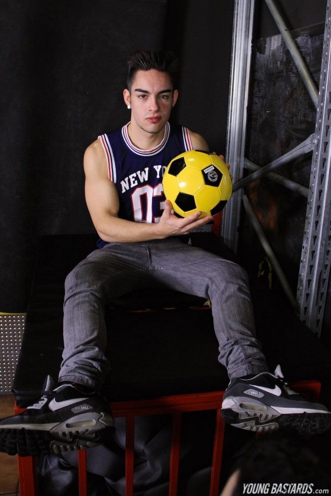 Saradinho dando uns tapas e comendo o cu do amigo - Foto 2