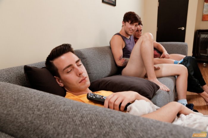 Três homens gostosos transando a noite toda - Foto 4