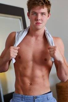 Loiro sarado nu e louco de tesão