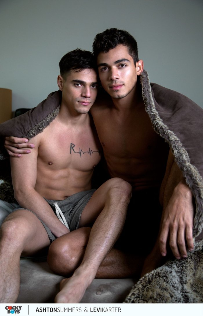 Fazendo sexo na floresta com os safados Ashton Summers e Levi Karter - Foto 1